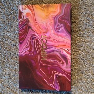 Hipdot Eyeshadow Palette